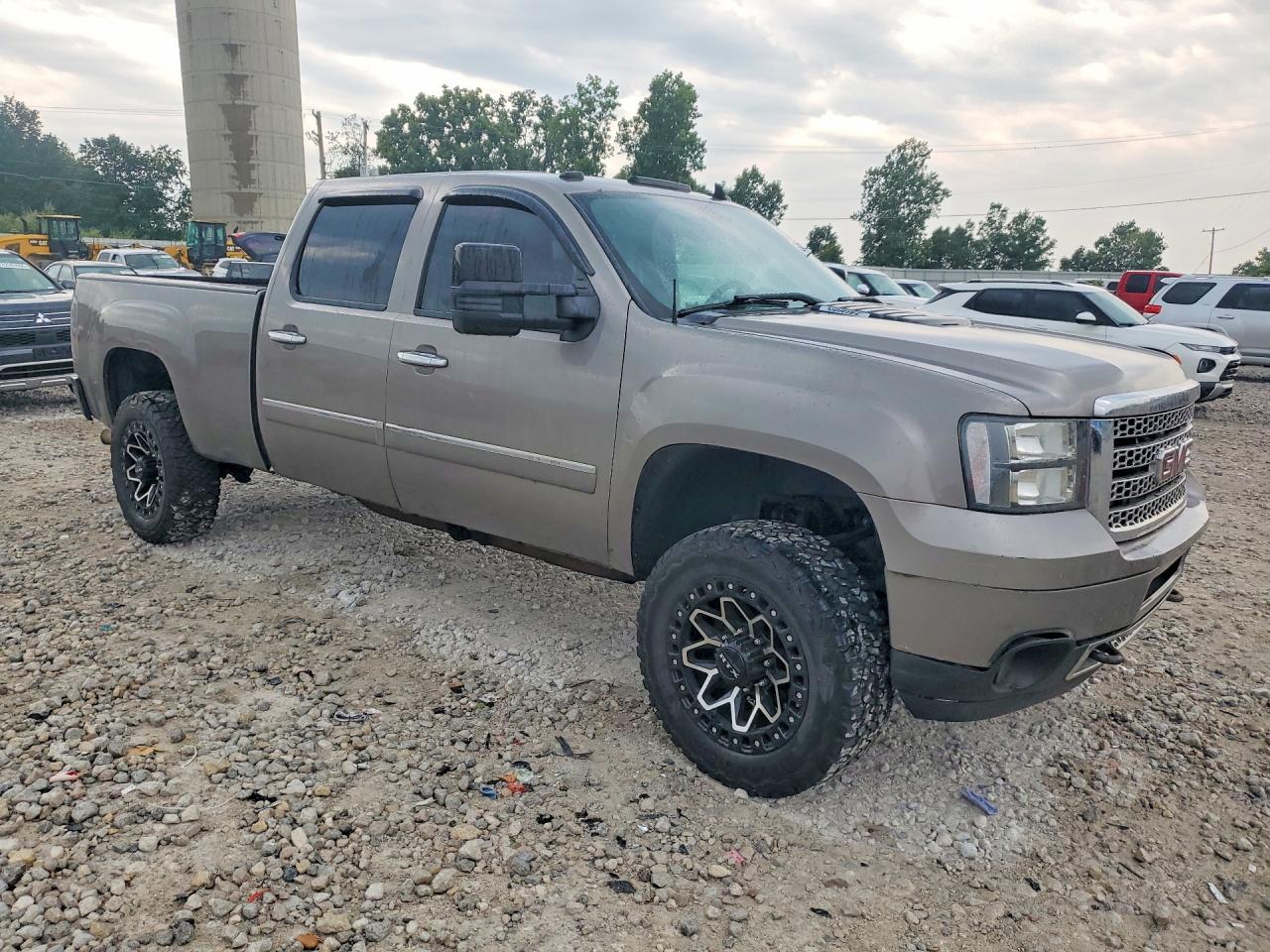 2013 GMC Sierra K2500 Denali - Image 4