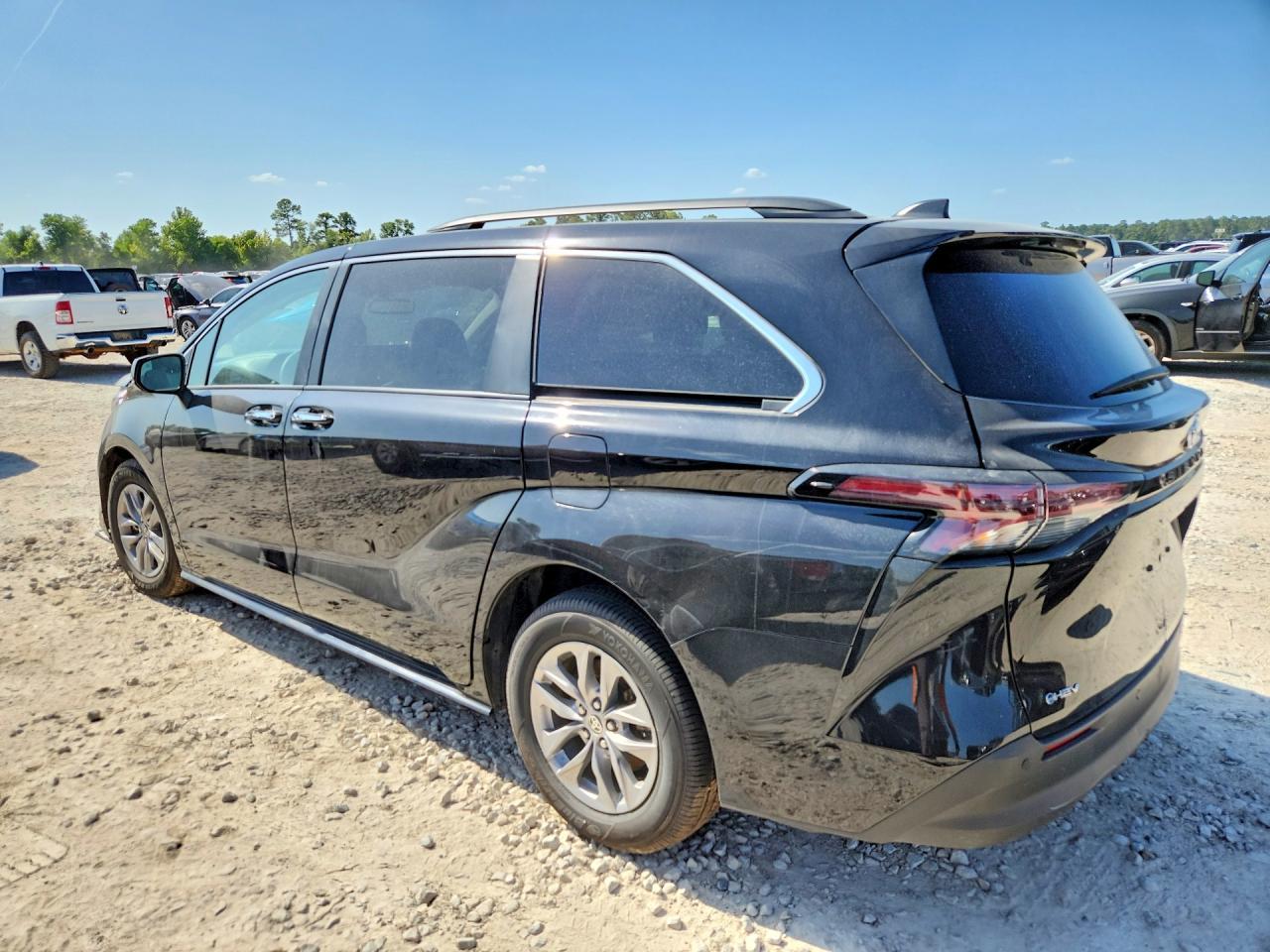 2026 Toyota Sienna Xle 8-Passenger - Фото 2