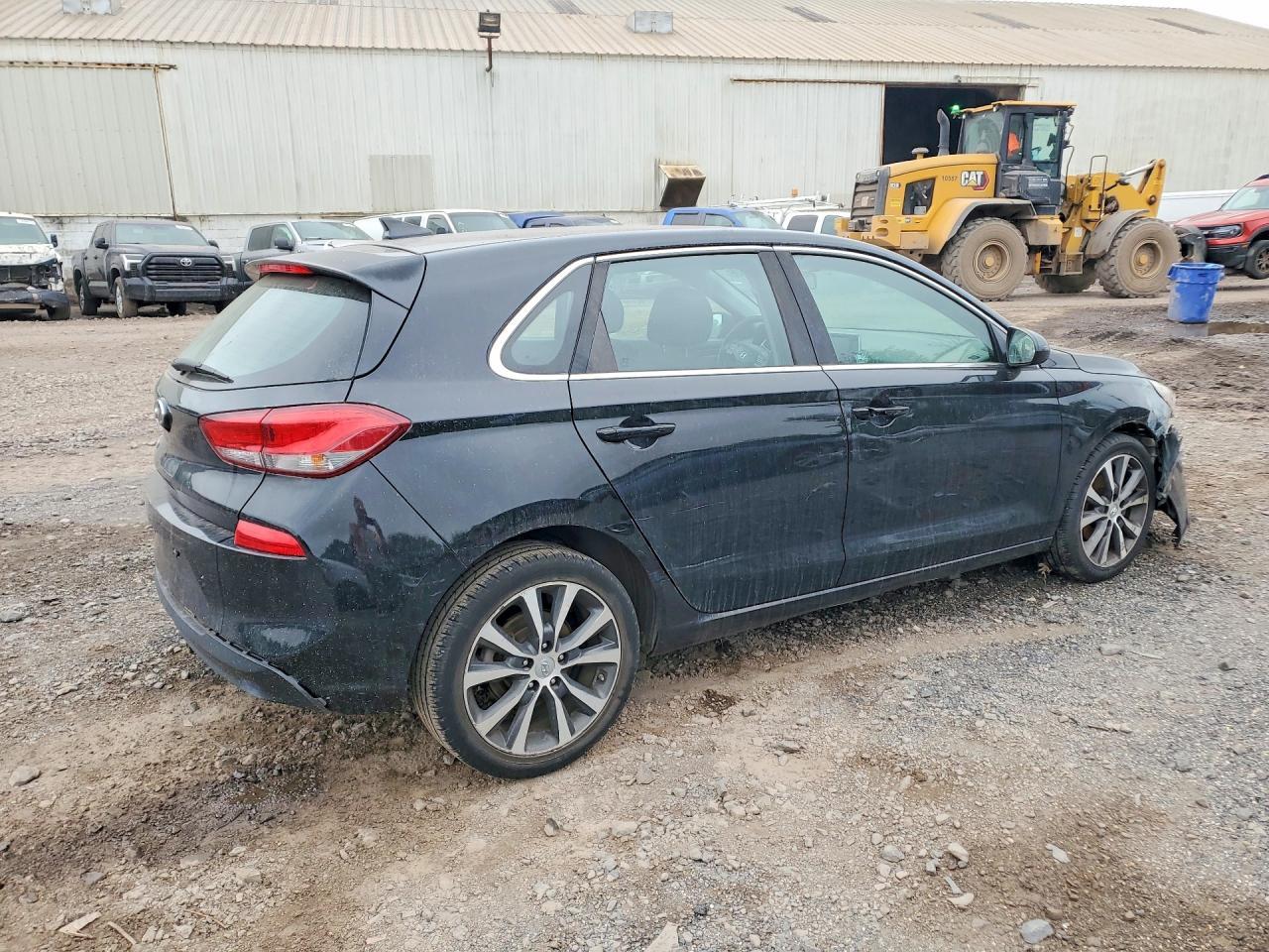 2019 Hyundai Elantra Gt Base - Image 3