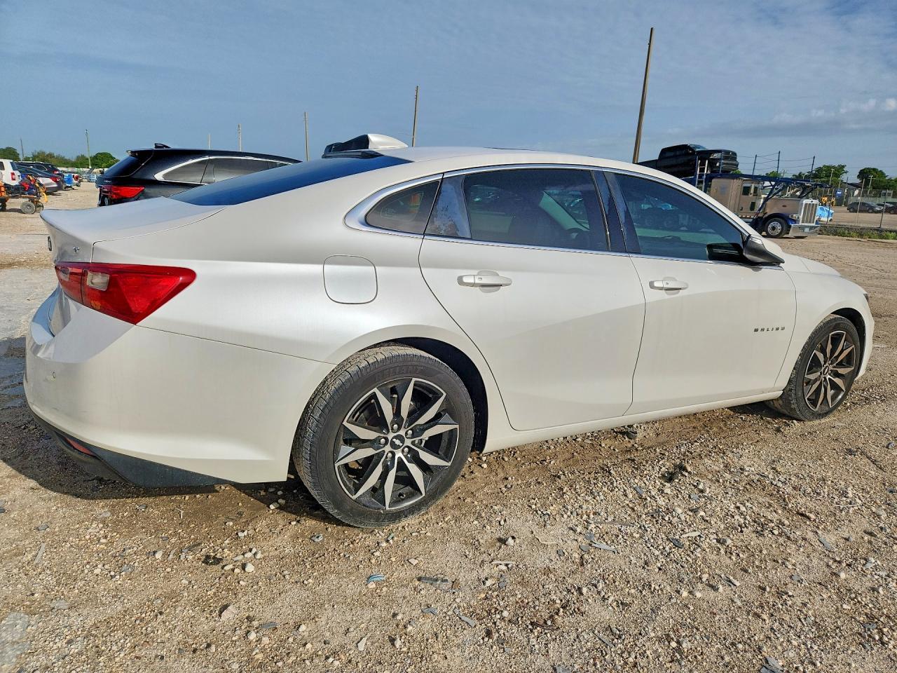 2018 Chevrolet Malibu - Image 3
