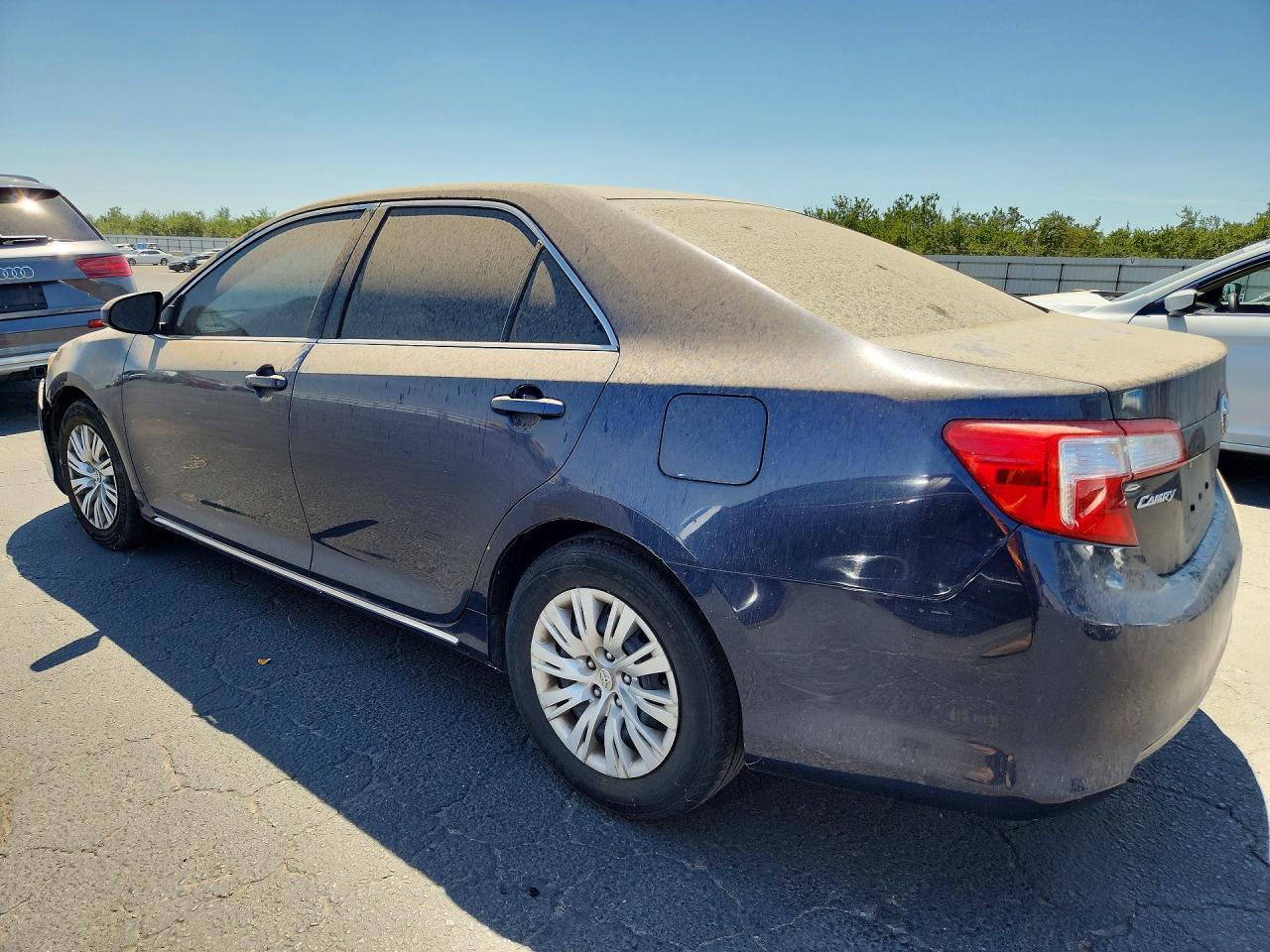 2014 Toyota Camry Le - Фото 2