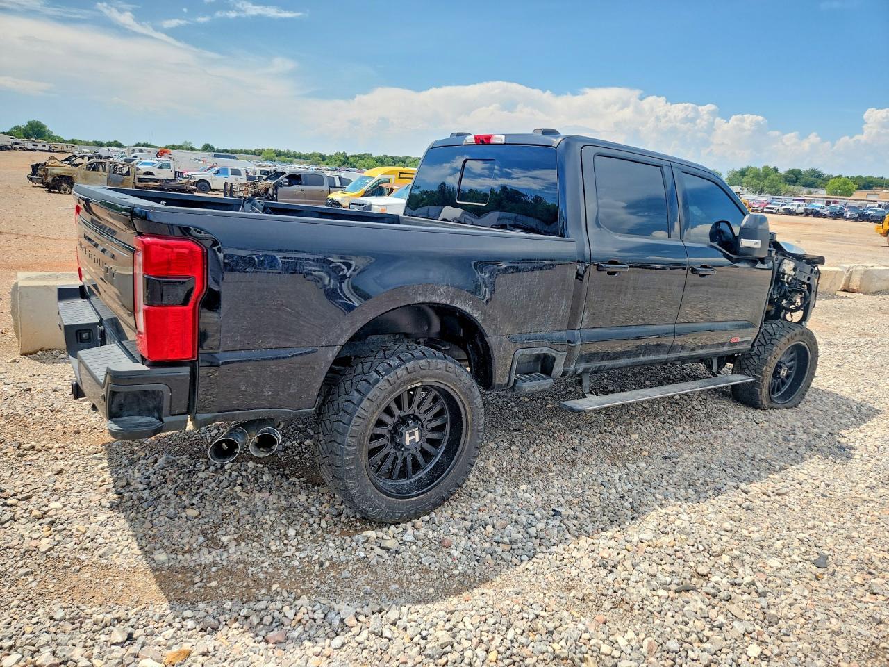 2025 Ford F250 Super Duty - Image 3