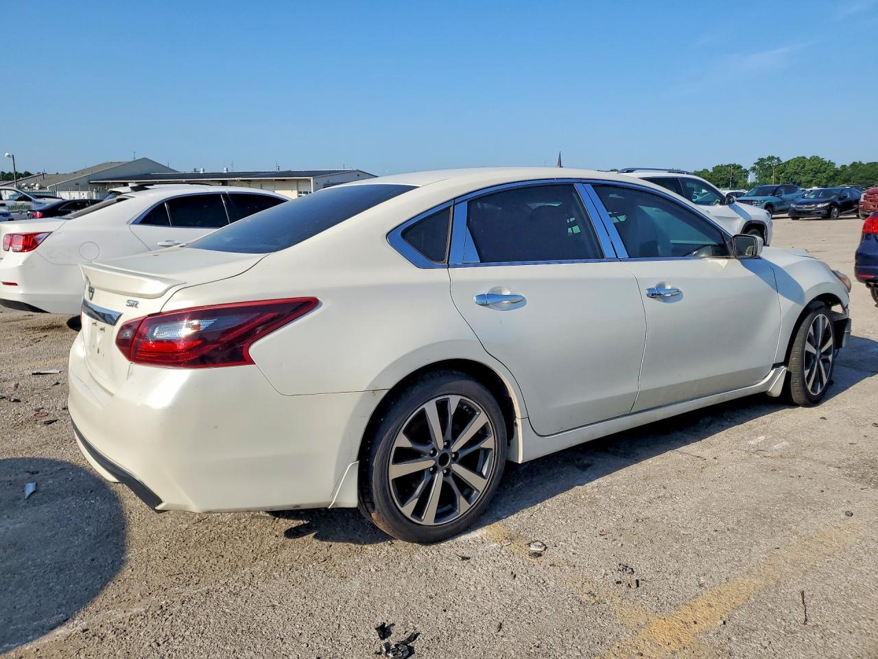2017 Nissan Alitma - Image 3