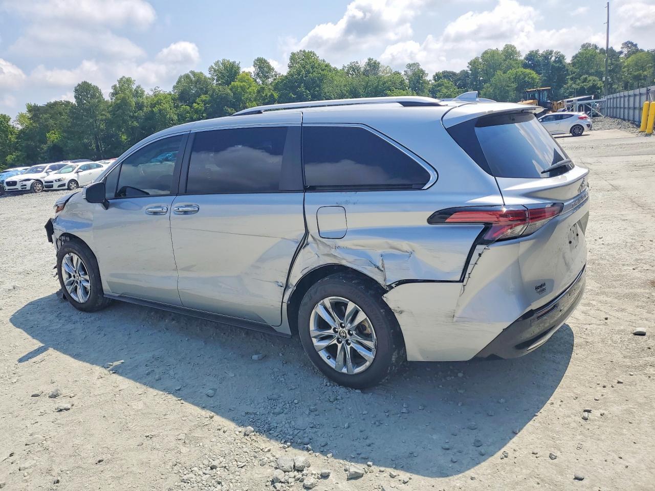 2023 Toyota Sienna - Фото 2
