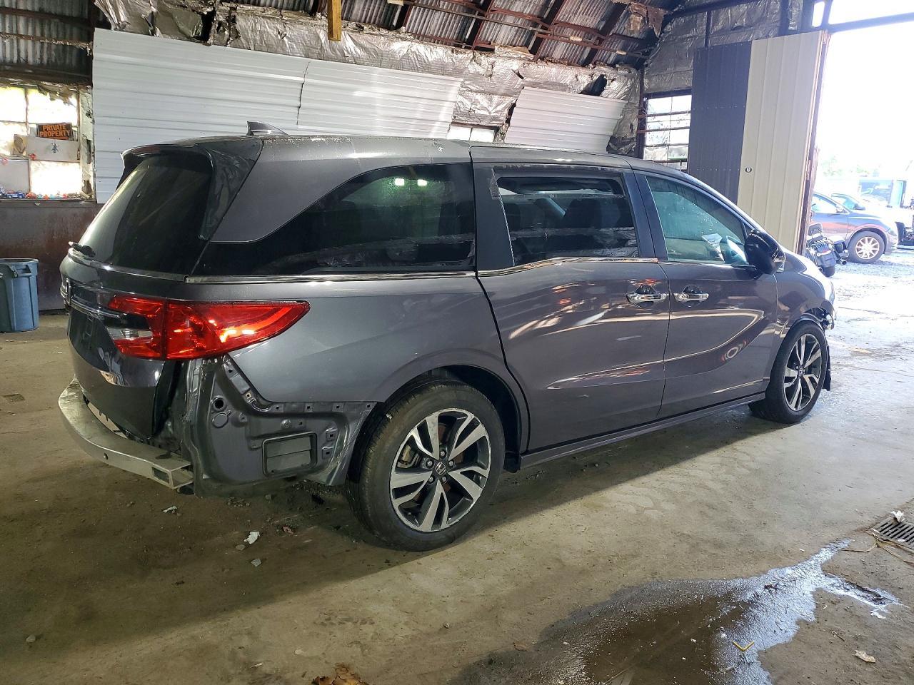2023 Honda Odyssey Touring - Фото 3