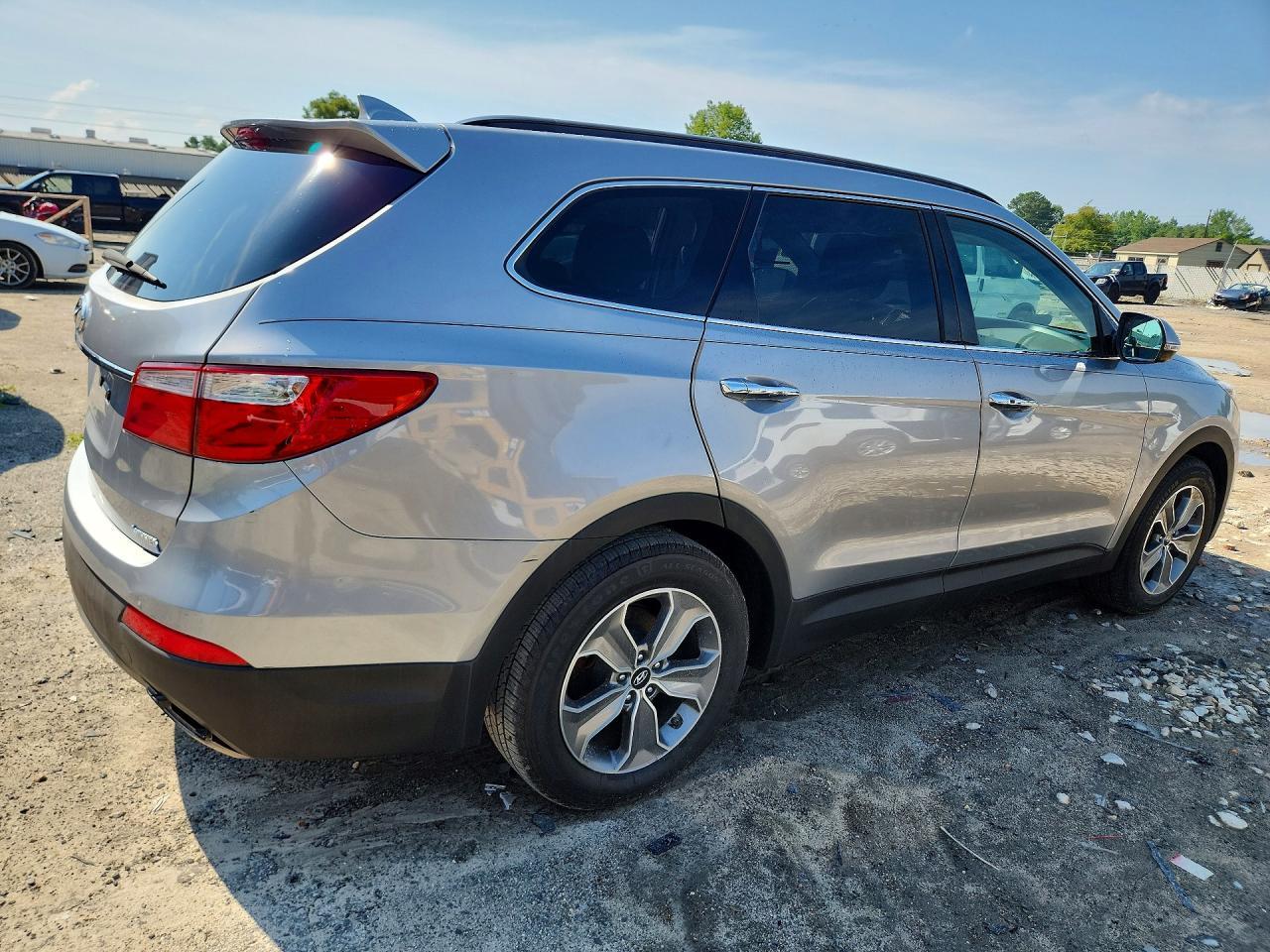 2014 Hyundai Santa Fe Gls - Image 3