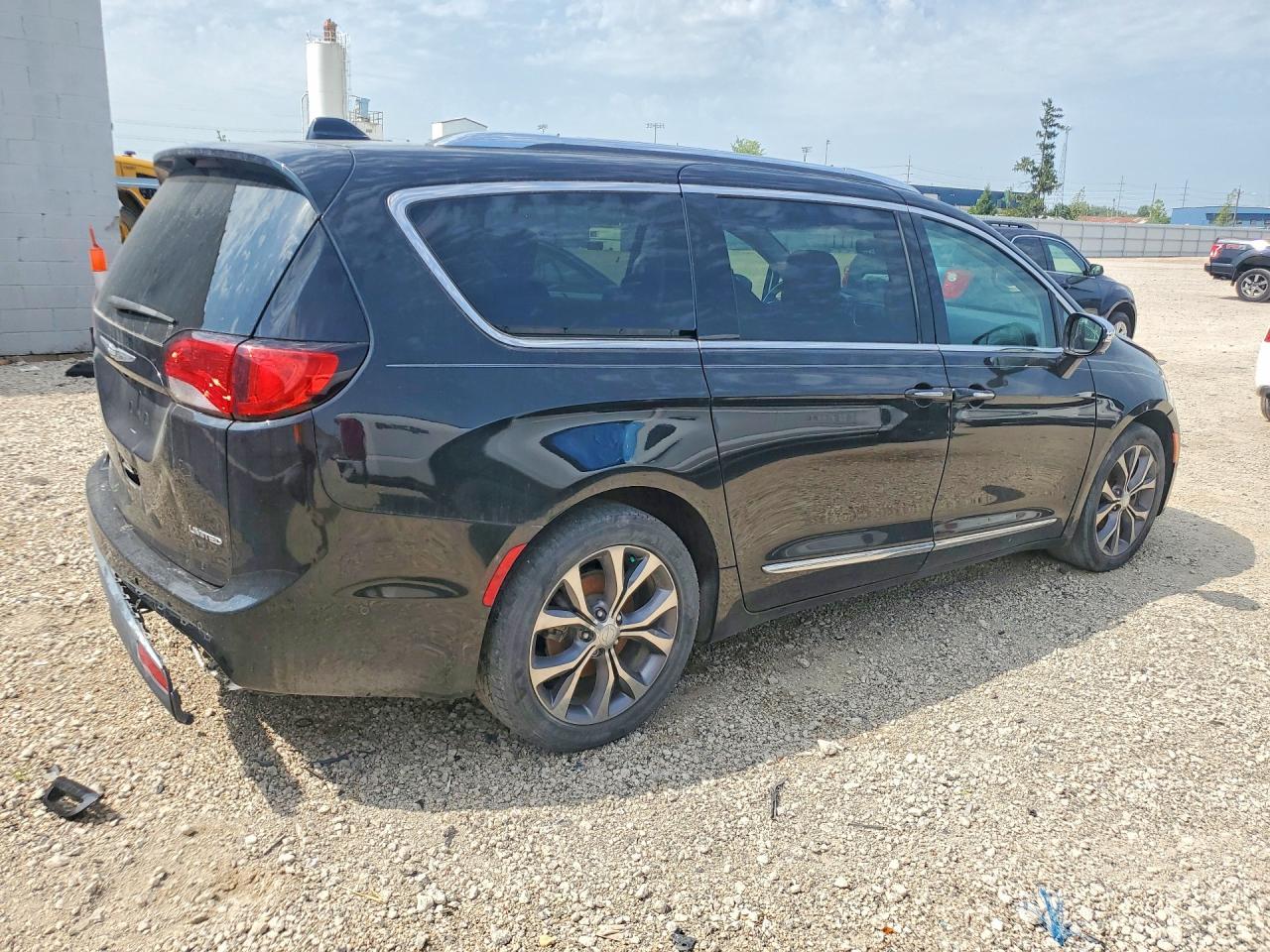 2017 Chrysler Pacifica Limited - Фото 3