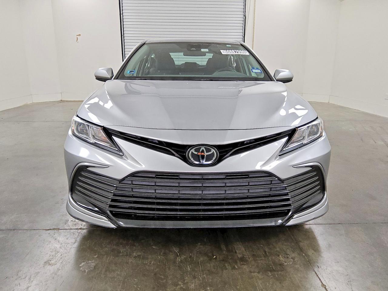 2022 Toyota Camry Le - Image 5