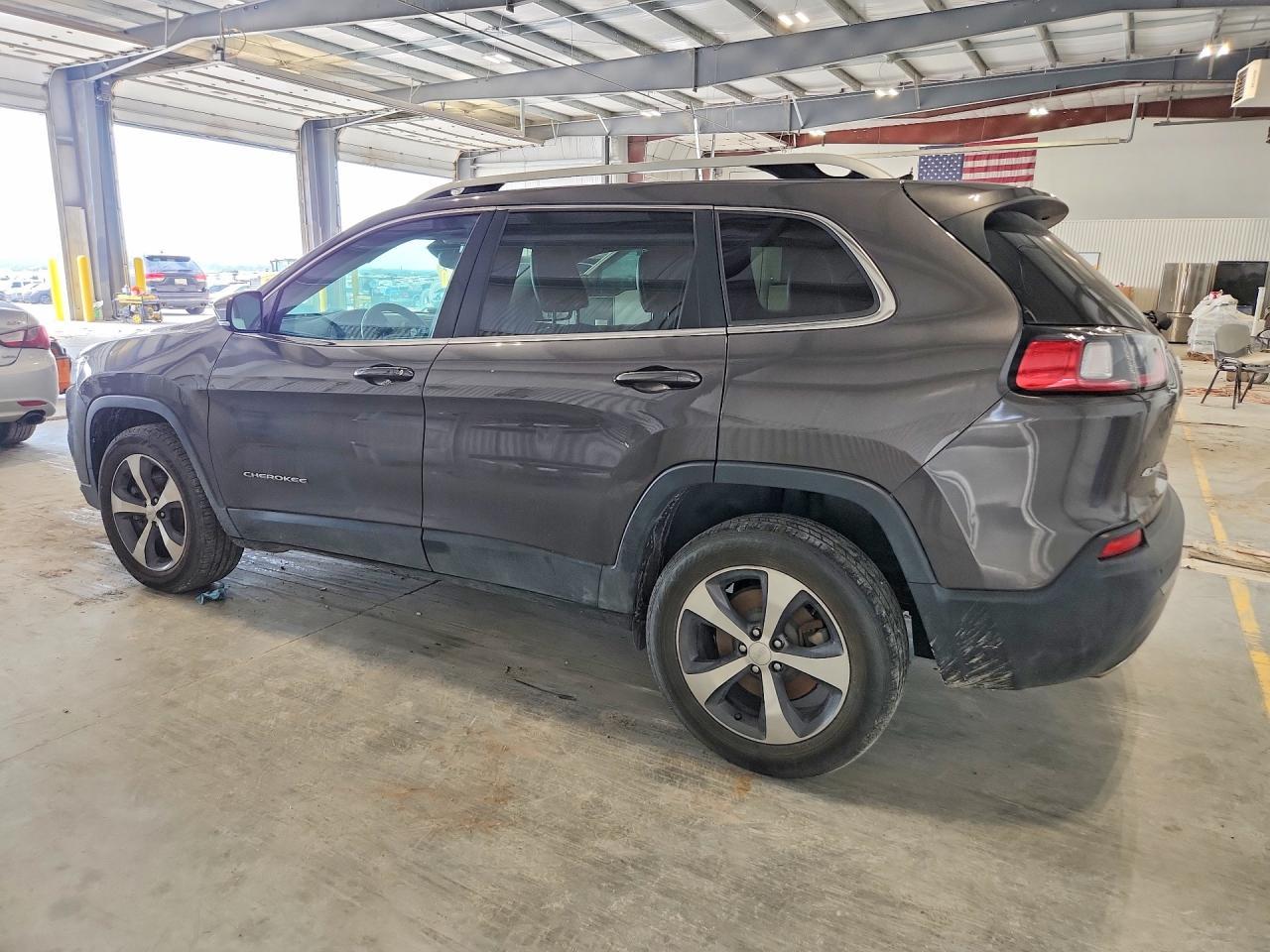 2019 Jeep Cherokee Limited - Image 2