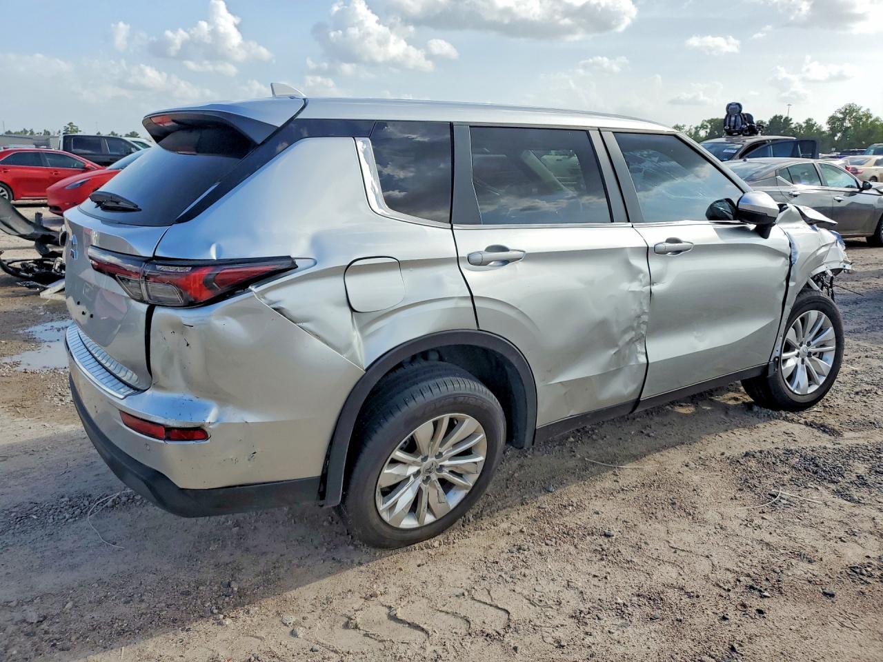 2025 Mitsubishi Outlander Es - Image 3