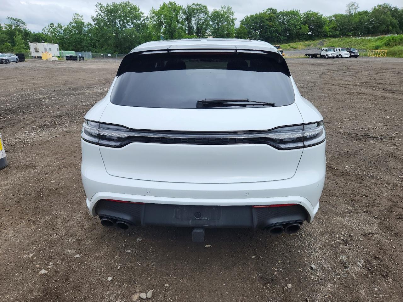 2025 Porsche Macan Gts - Image 6