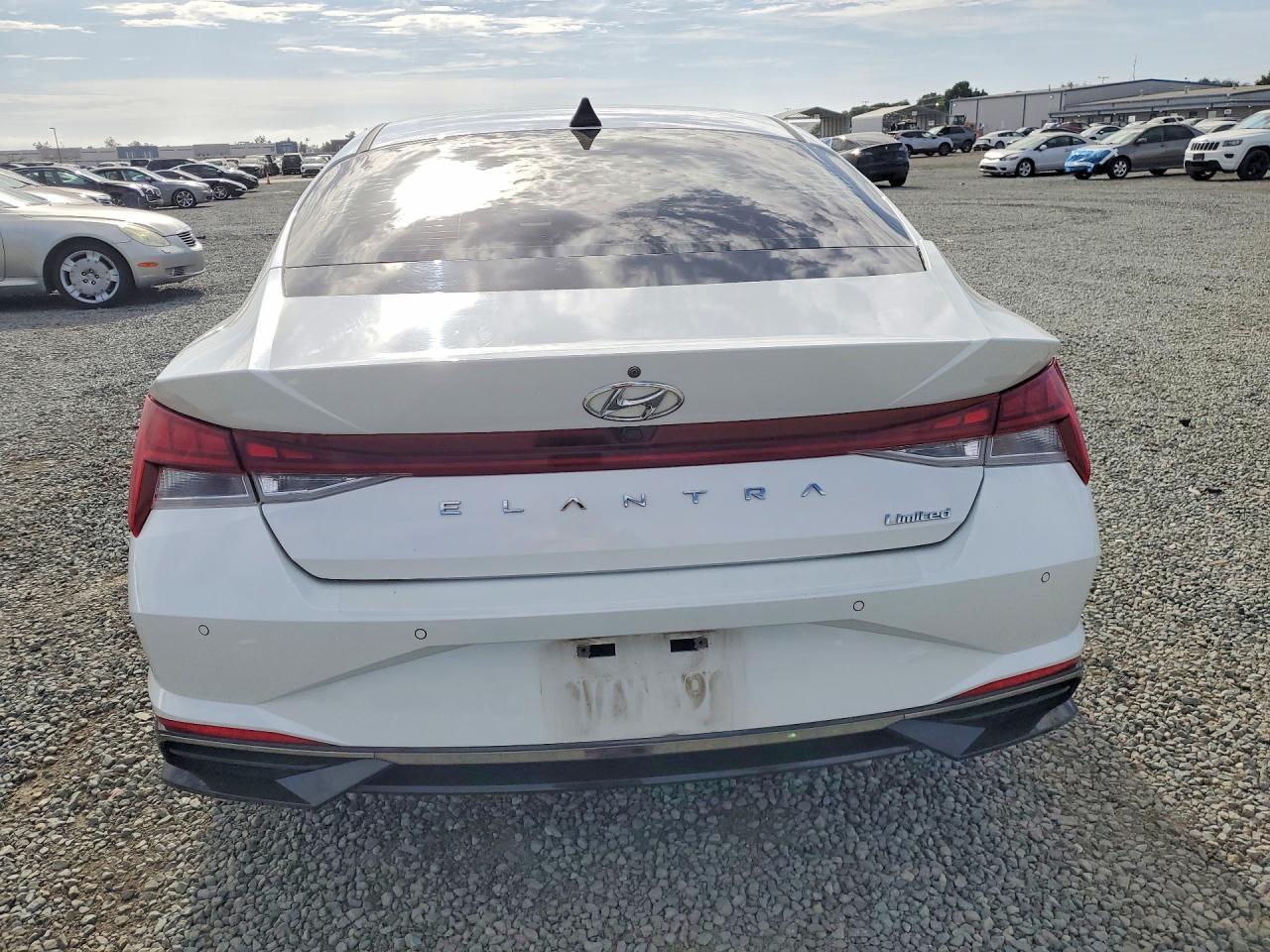 2021 Hyundai Elantra Limited - Image 6
