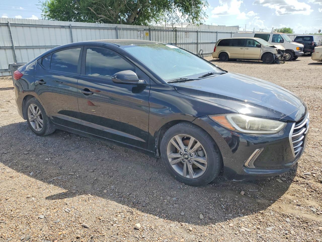 2018 Hyundai Elantra - Фото 4