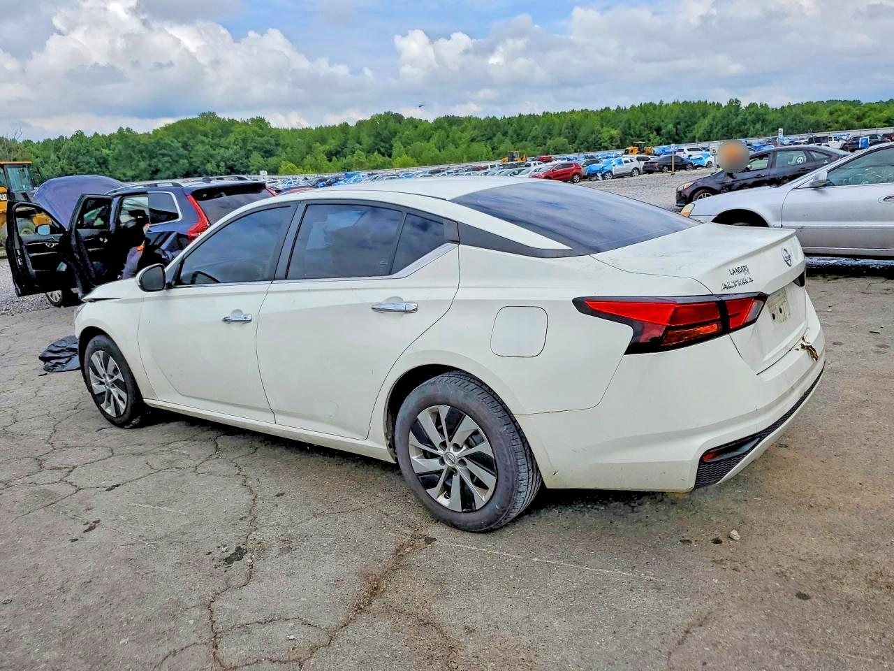 2021 Nissan Altima S - Фото 2