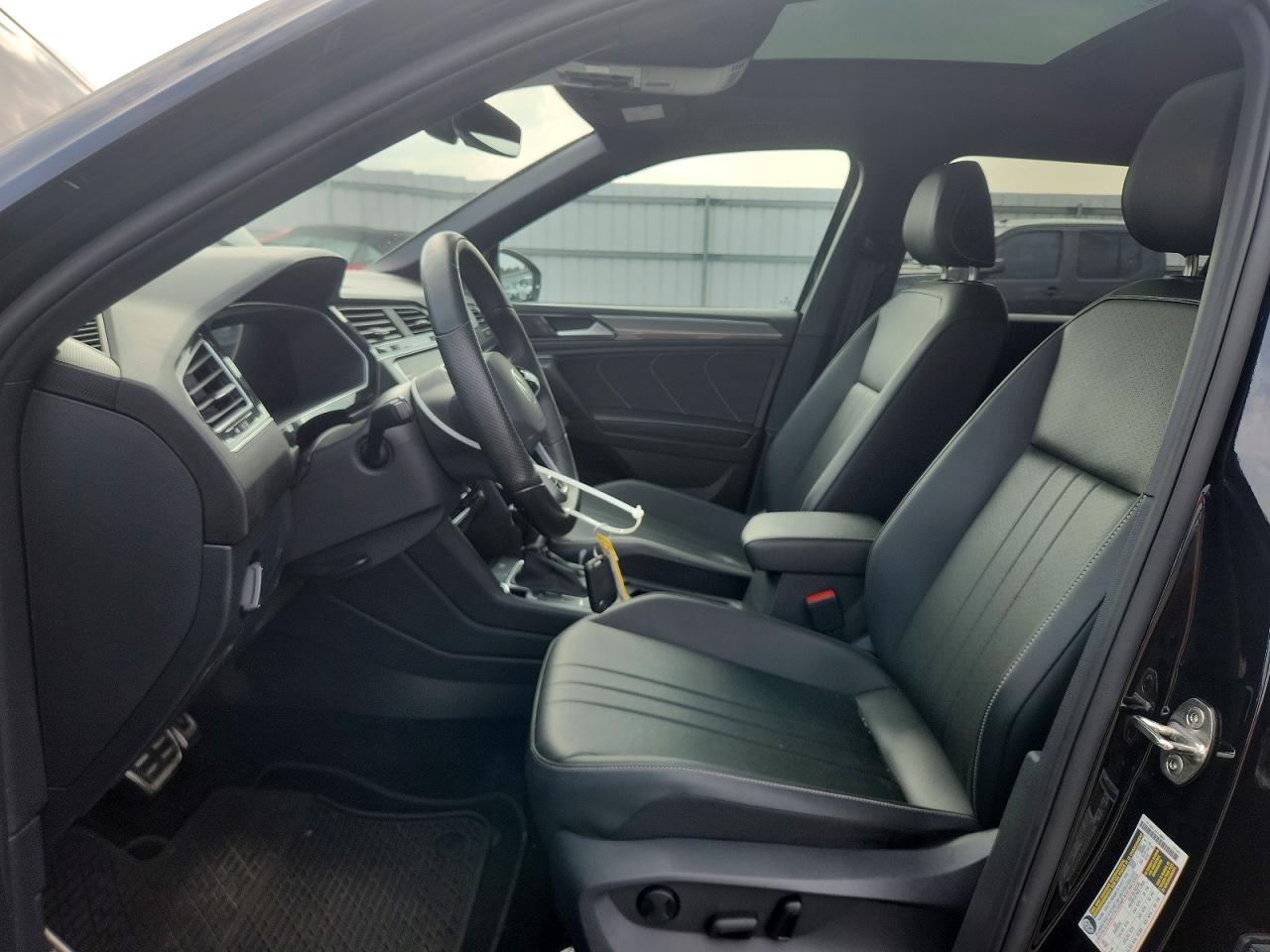 2023 Volkswagen Tiguan Se R-Line Black - Image 7