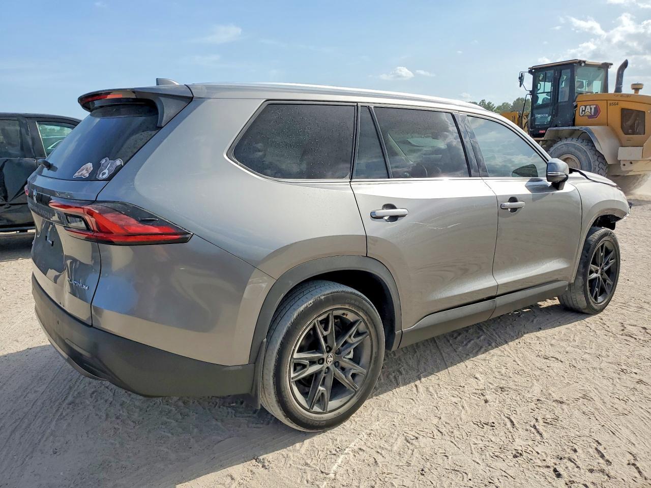 2025 Toyota Grand Highlander Platinum - Image 3