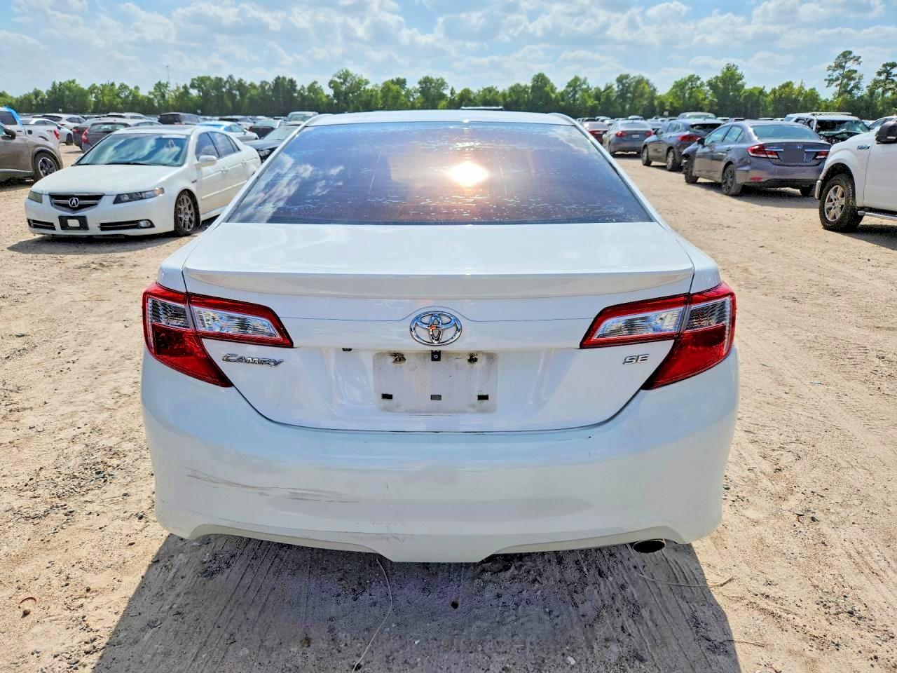 2014 Toyota Camry Se - Фото 6