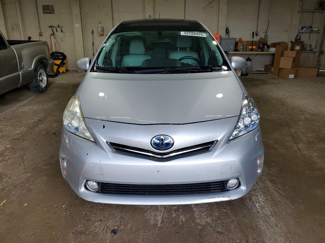 2013 Toyota Prius V Five - Фото 5