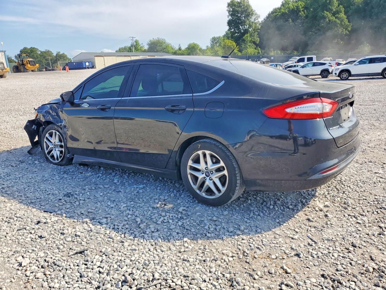 2013 Ford Fusion Se - Фото 2