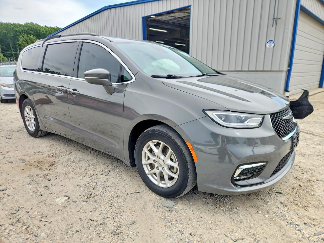 2022 Chrysler Pacifica Touring L - Image 4