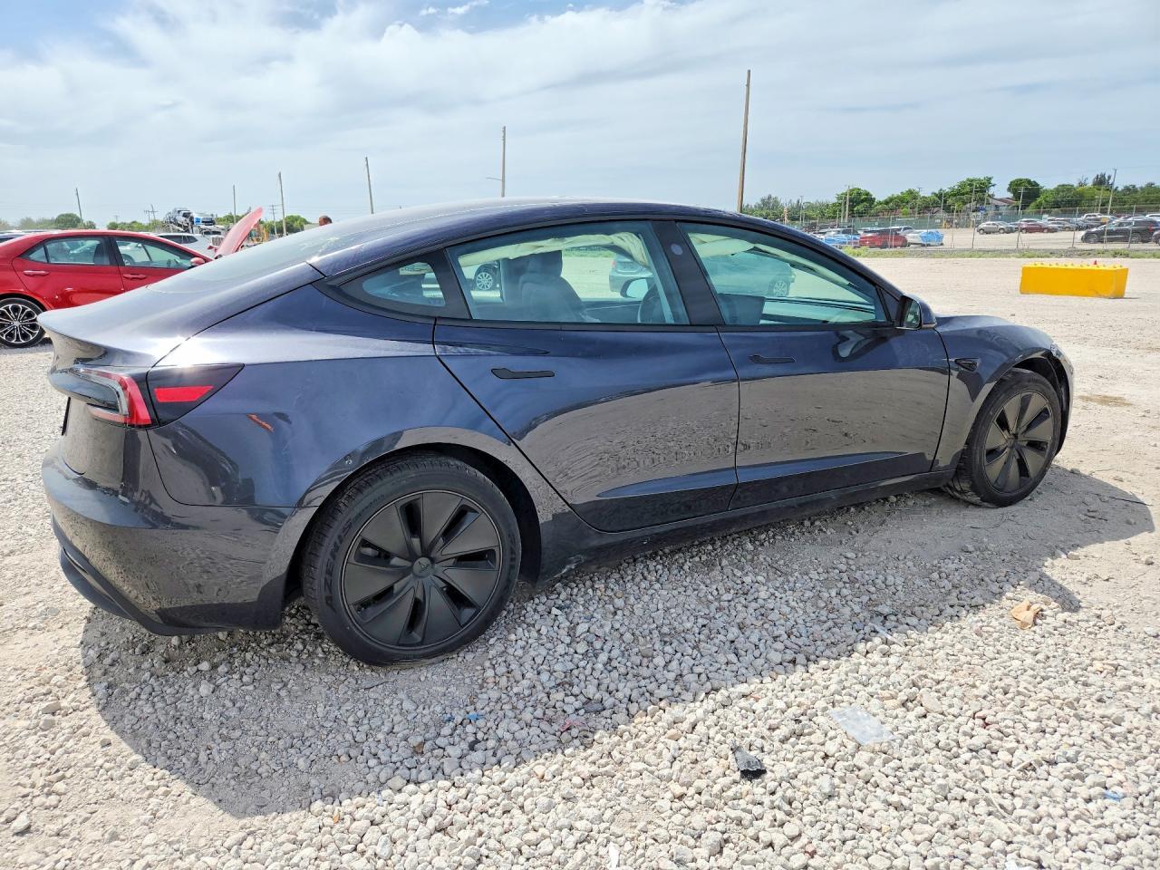 2024 Tesla Model 3 - Фото 3