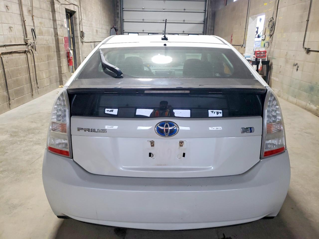 2011 Toyota Prius Two - Фото 6