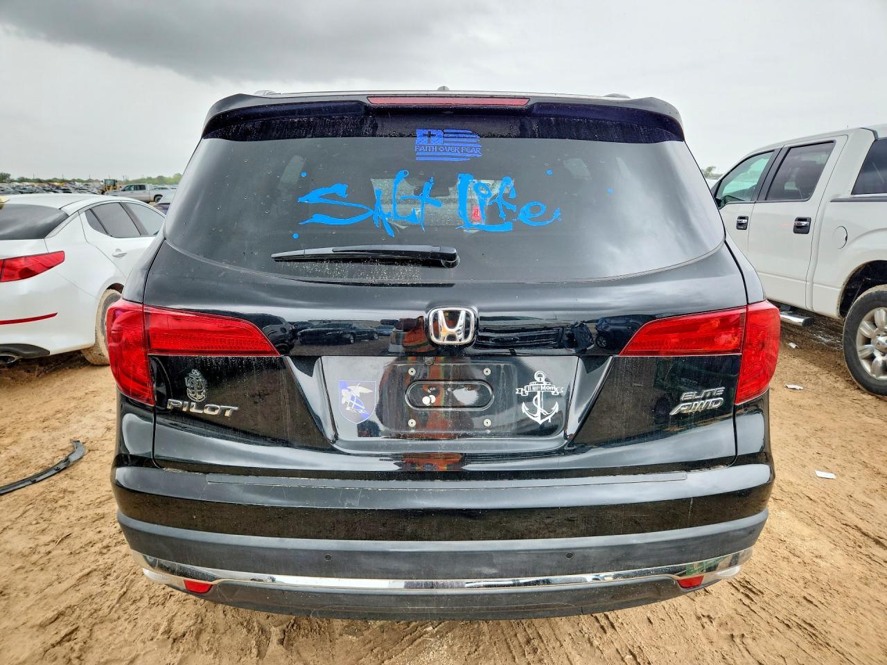 2017 Honda Pilot Elite - Image 6