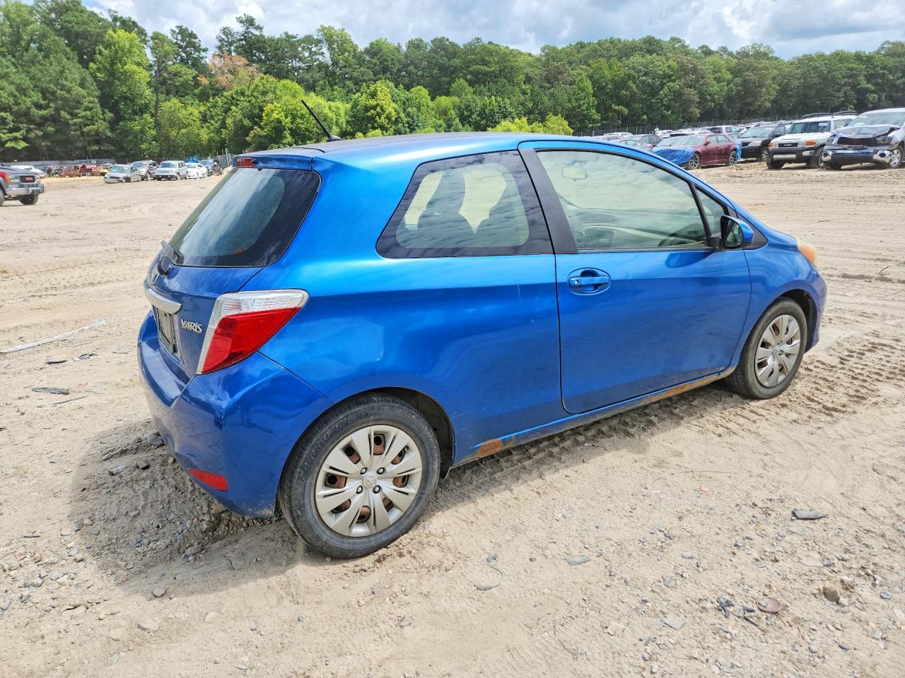 2013 Toyota Yaris 3-Door L - Фото 3