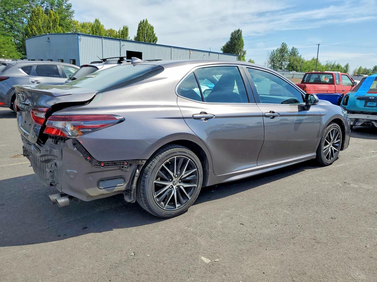 2022 Toyota Camry Se - Фото 3