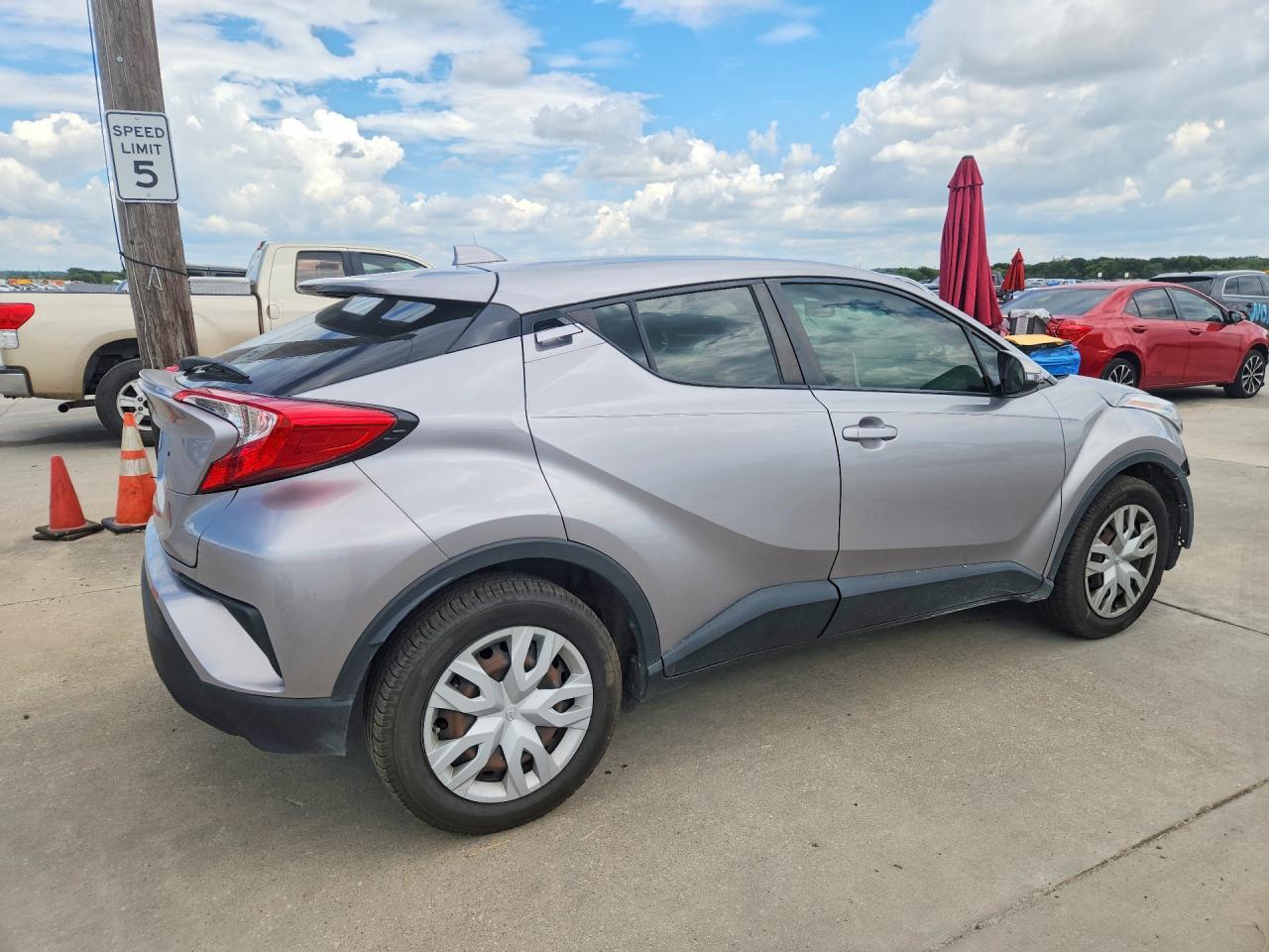 2020 Toyota C-Hr Le - Image 3