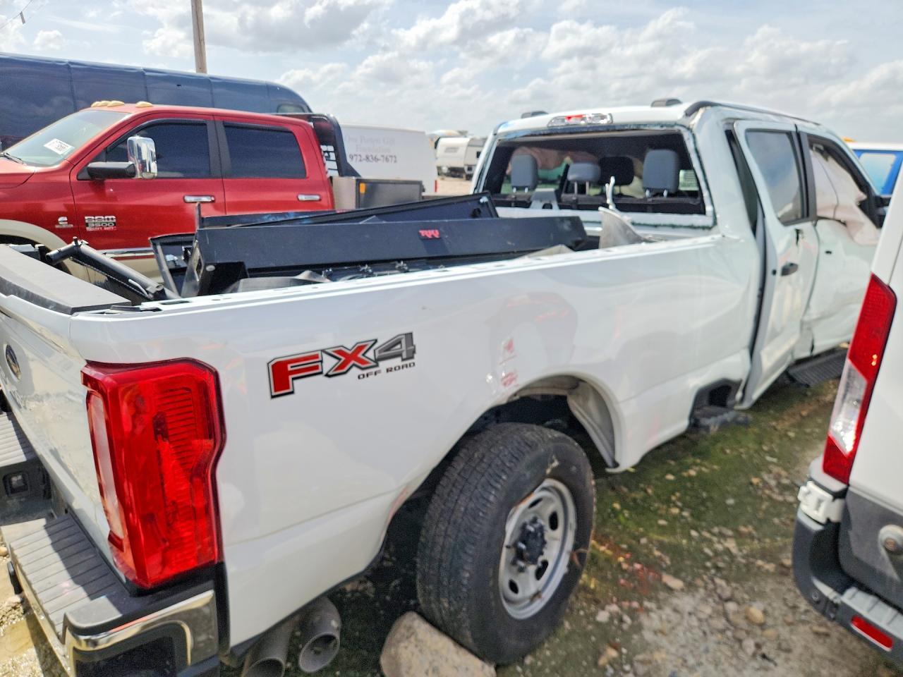 2025 Ford F250 Super Duty - Image 3