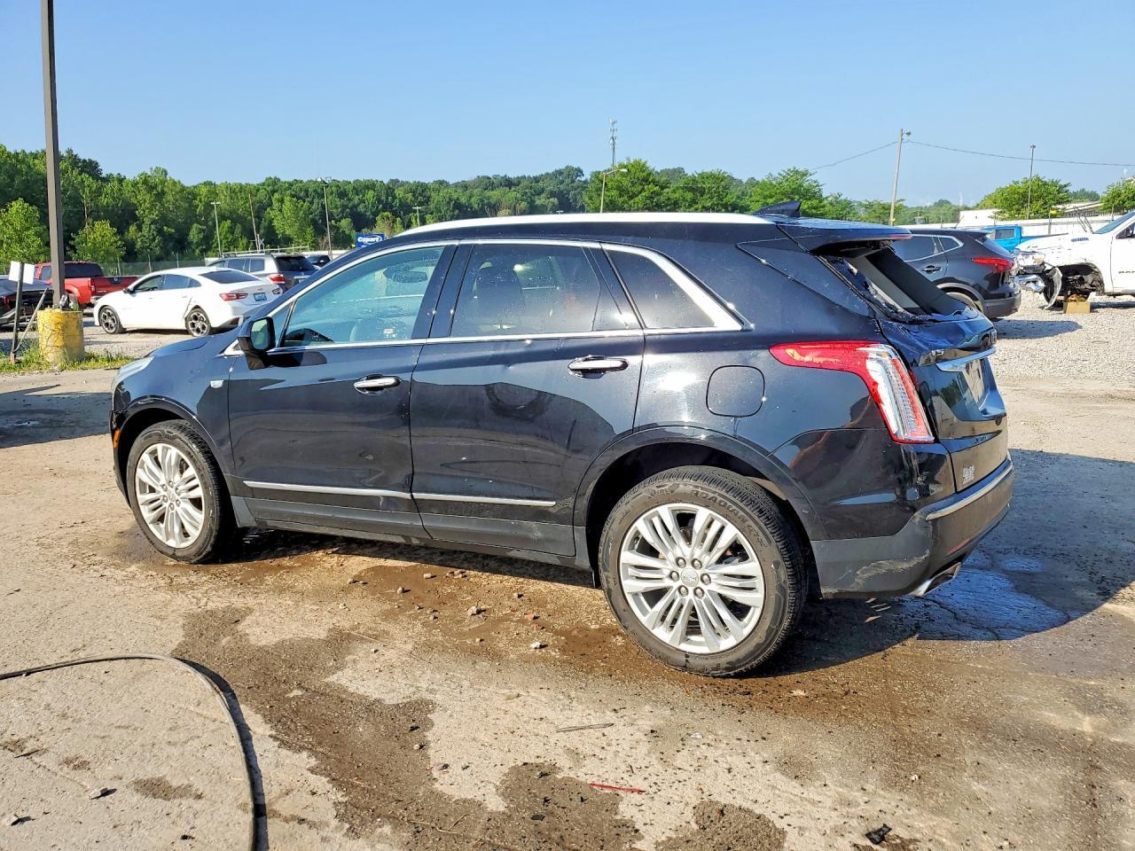 2019 Cadillac Xt5 Premium Luxury - Image 2