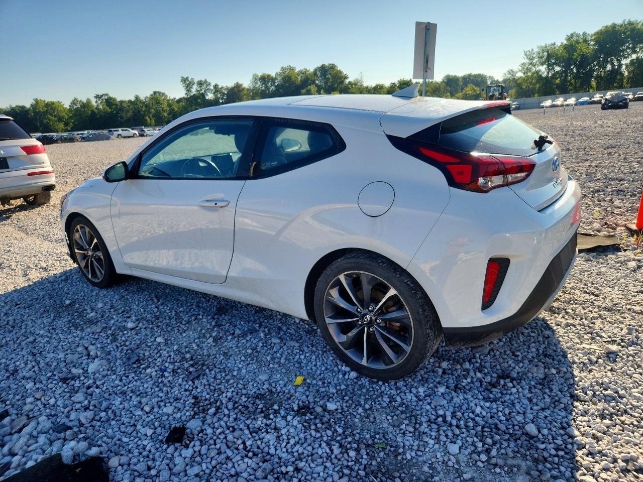2019 Hyundai Veloster 2.0L Premium - Фото 2