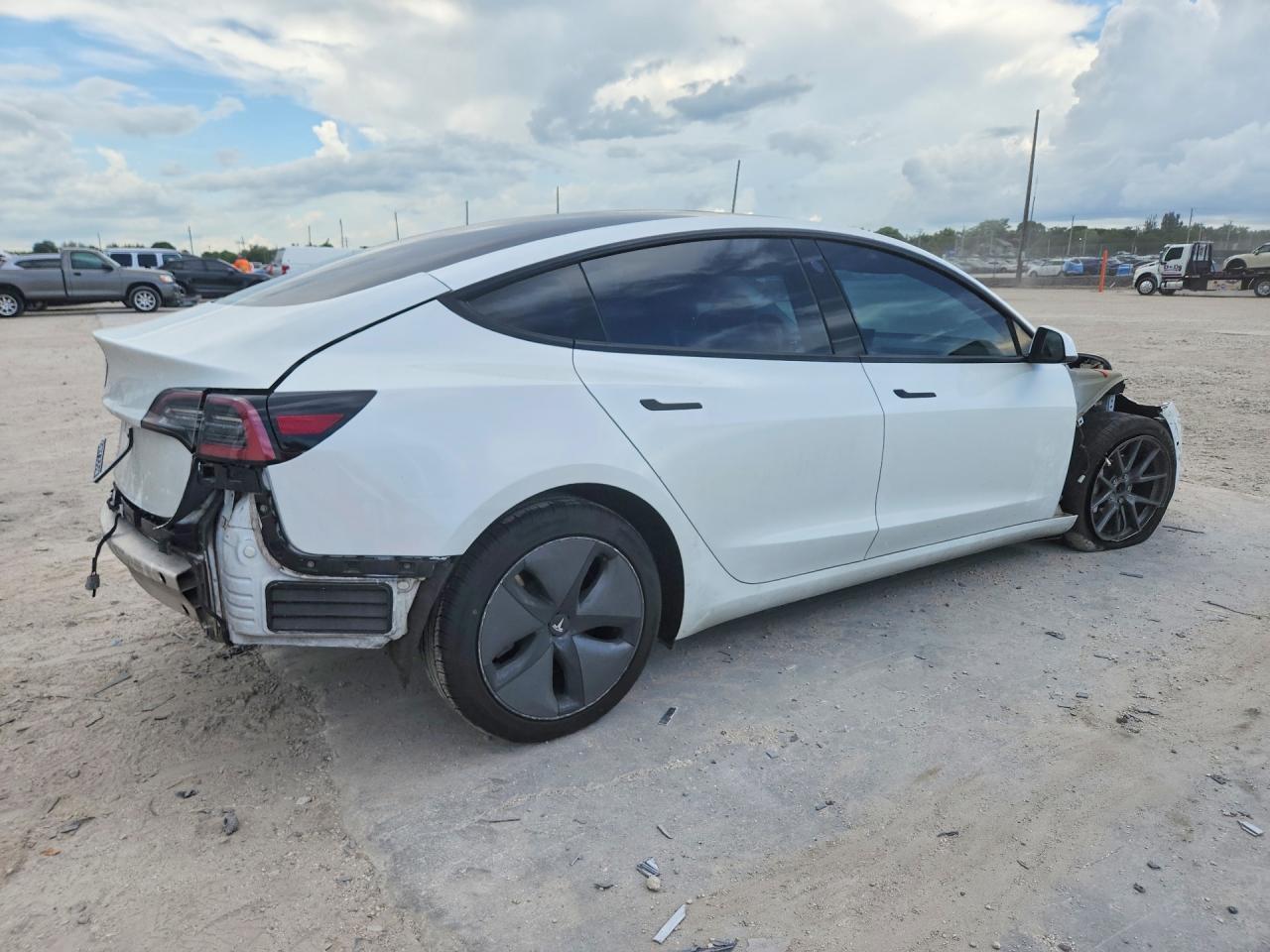2021 Tesla Model 3 - Фото 3
