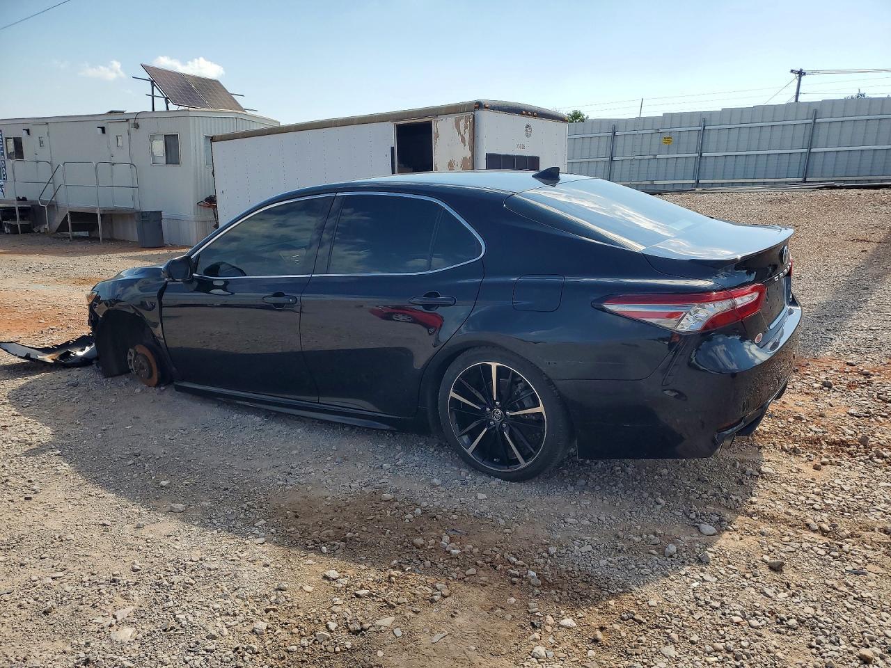 2019 Toyota Camry Xse - Image 2