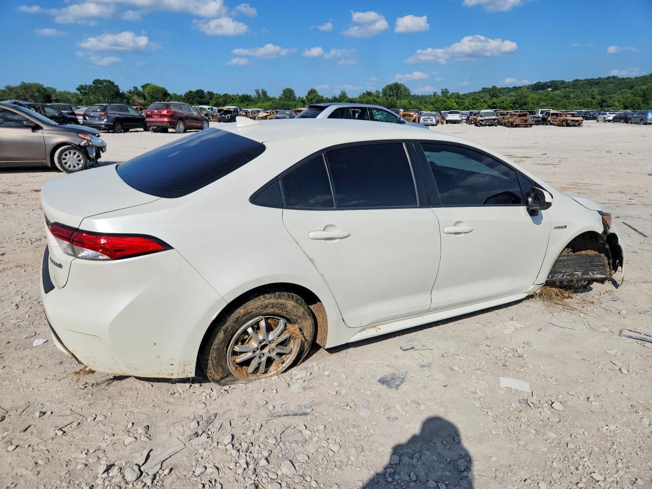 2021 Toyota Corolla Le - Фото 3