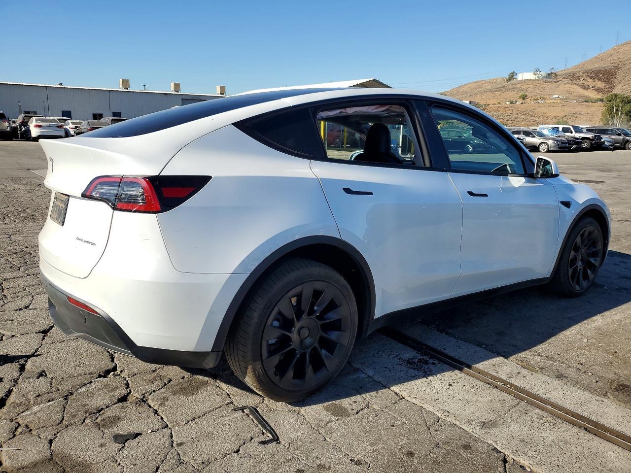 2023 Tesla Model Y - Фото 3