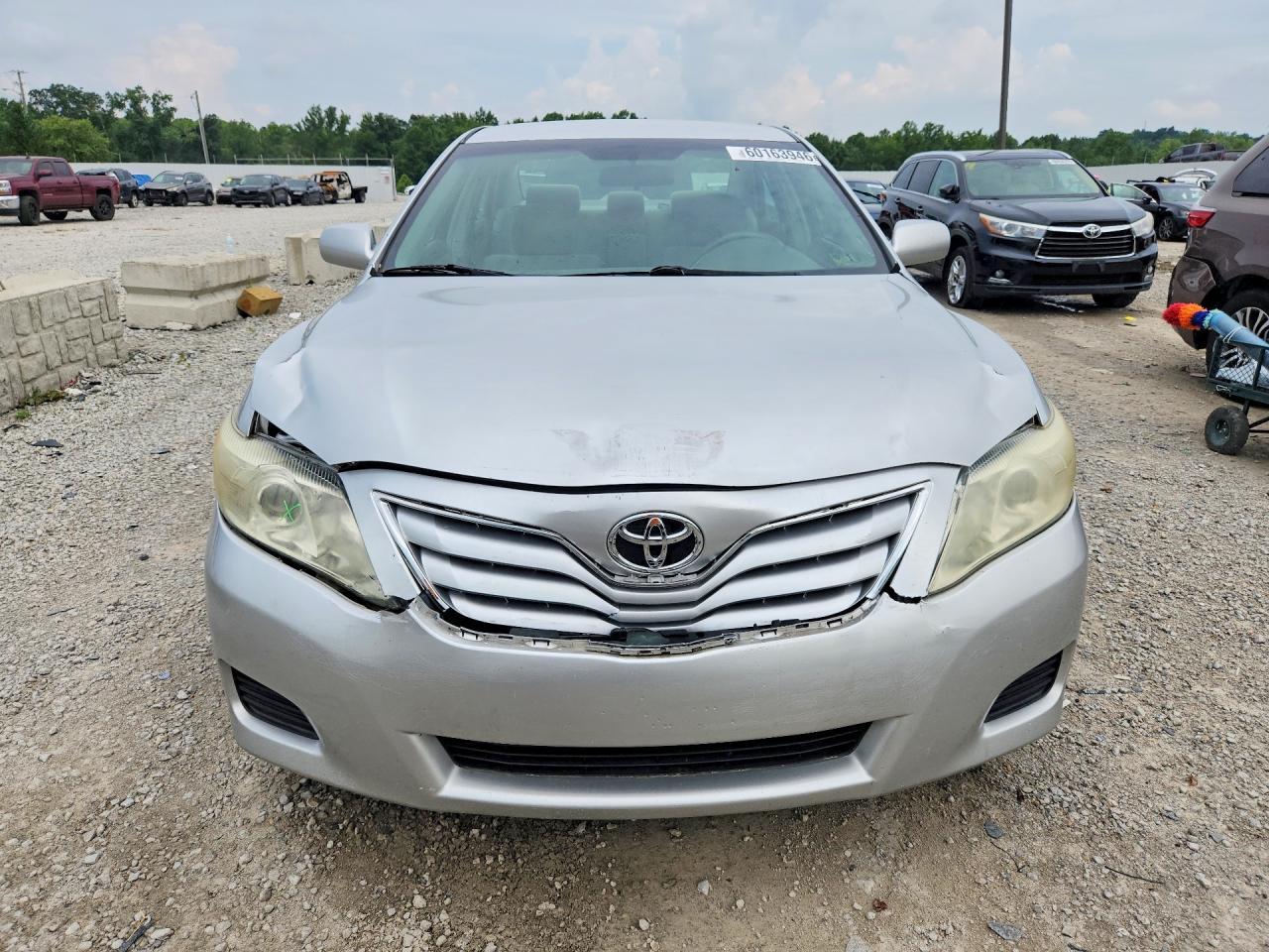 2010 Toyota Camry Le - Фото 5