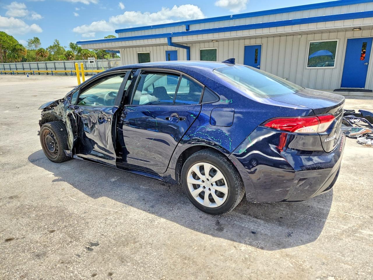 2022 Toyota Corolla Le - Фото 2