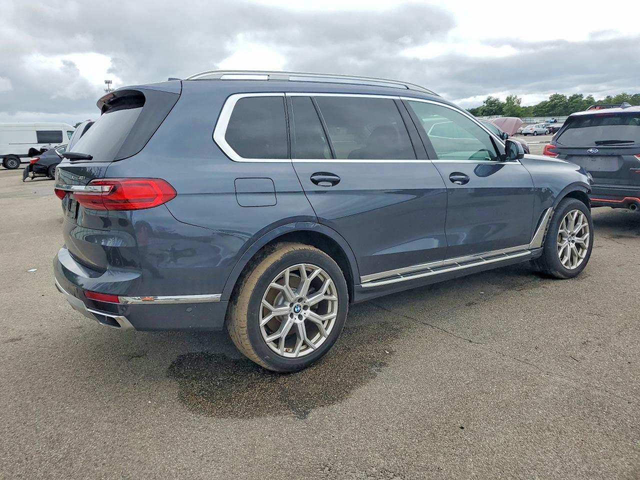 2021 BMW X7 xDrive40I - Image 3