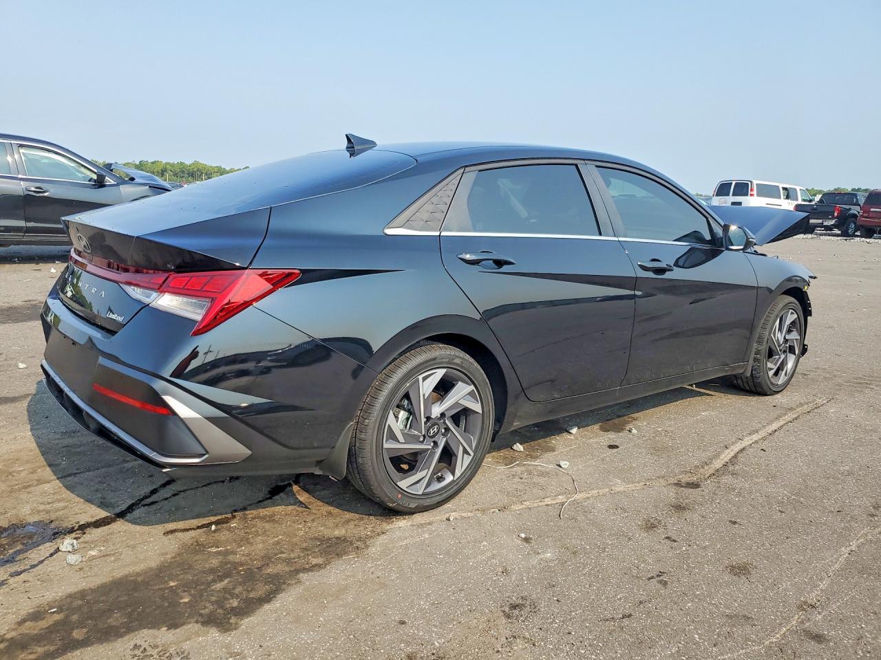 2026 Hyundai Elantra Limited - Фото 3