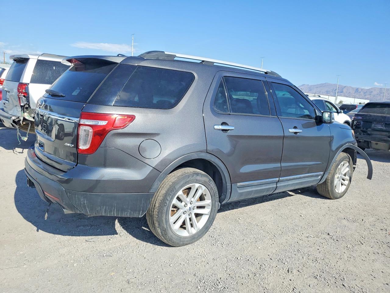 2015 Ford Explorer Xlt - Фото 3