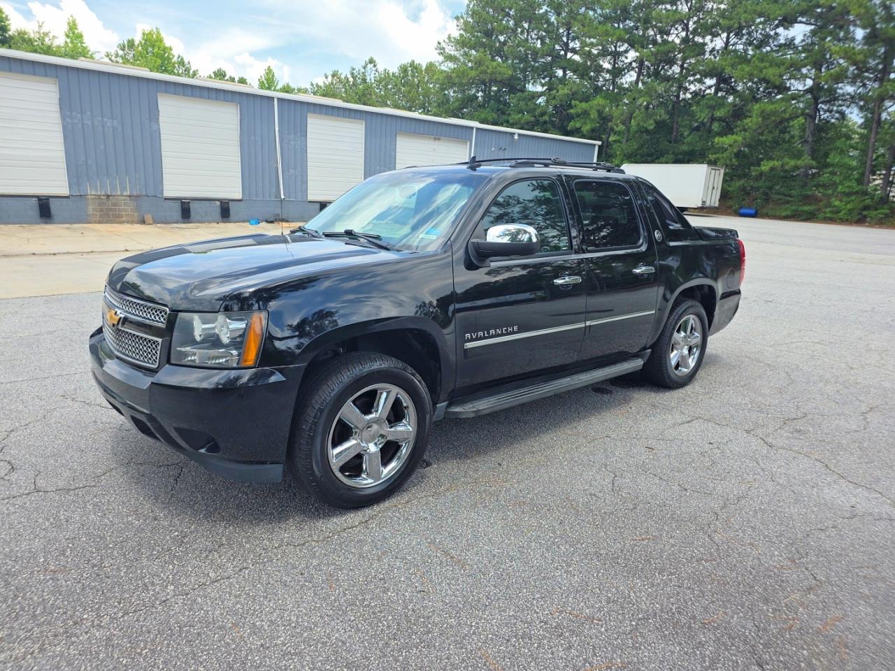 2013 Chevrolet Avalanche Ltz - Image 2