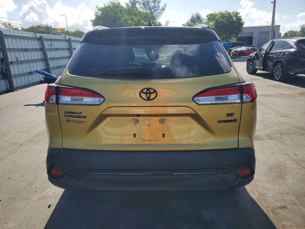 2024 Toyota Corolla Cross Hybrid Se - Фото 6