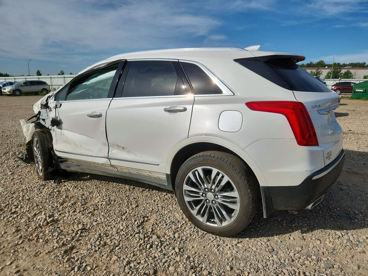 2017 Cadillac Xt5 Premium Luxury - Image 2