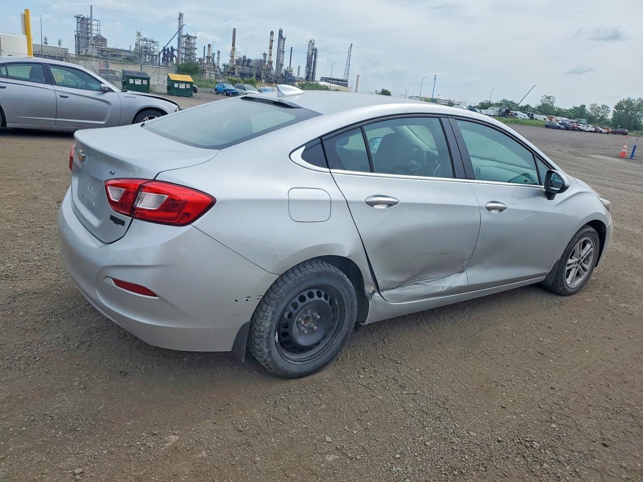 2018 Chevrolet Cruze Lt - Image 3