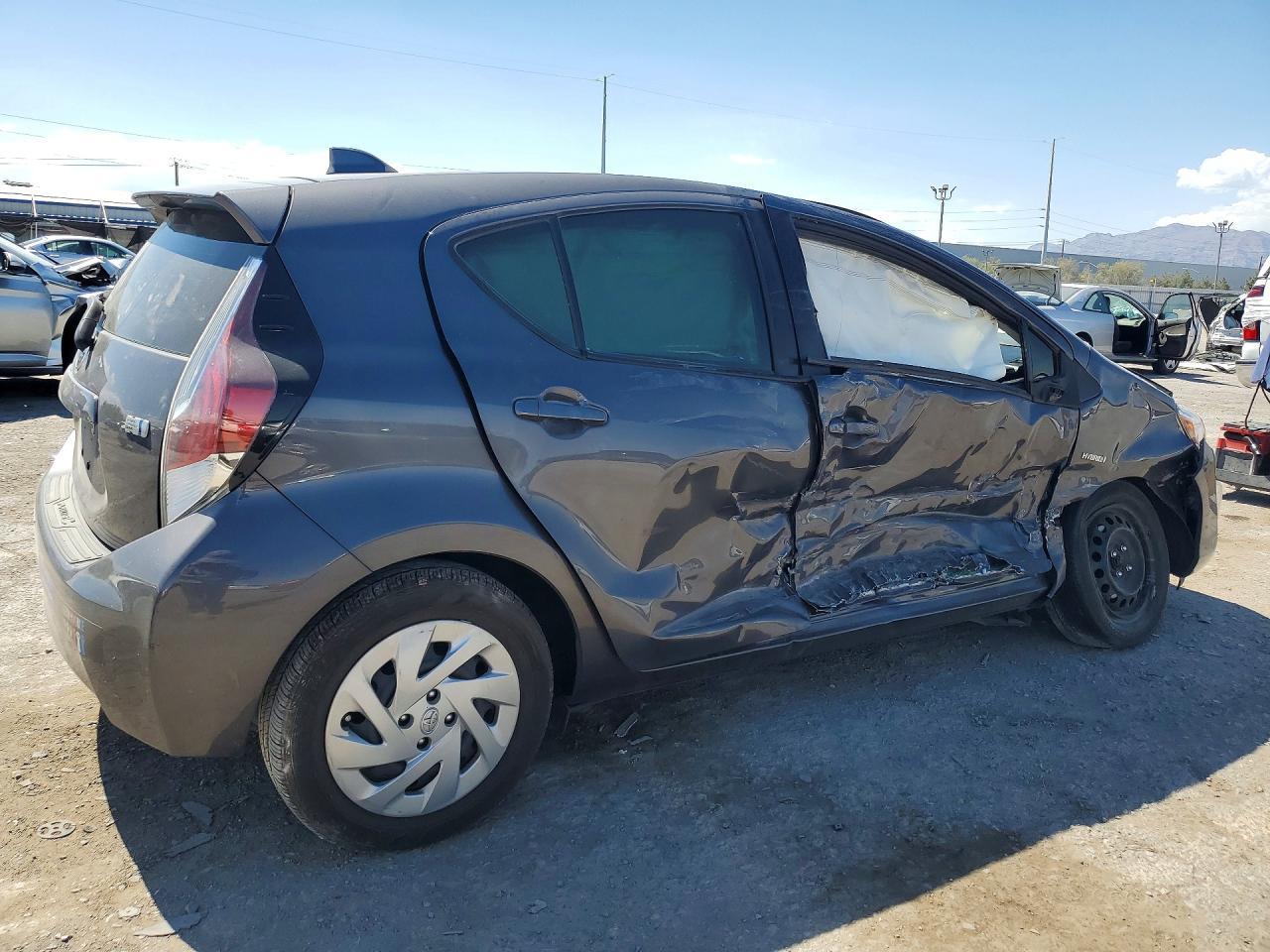 2016 Toyota Prius C Two - Фото 3