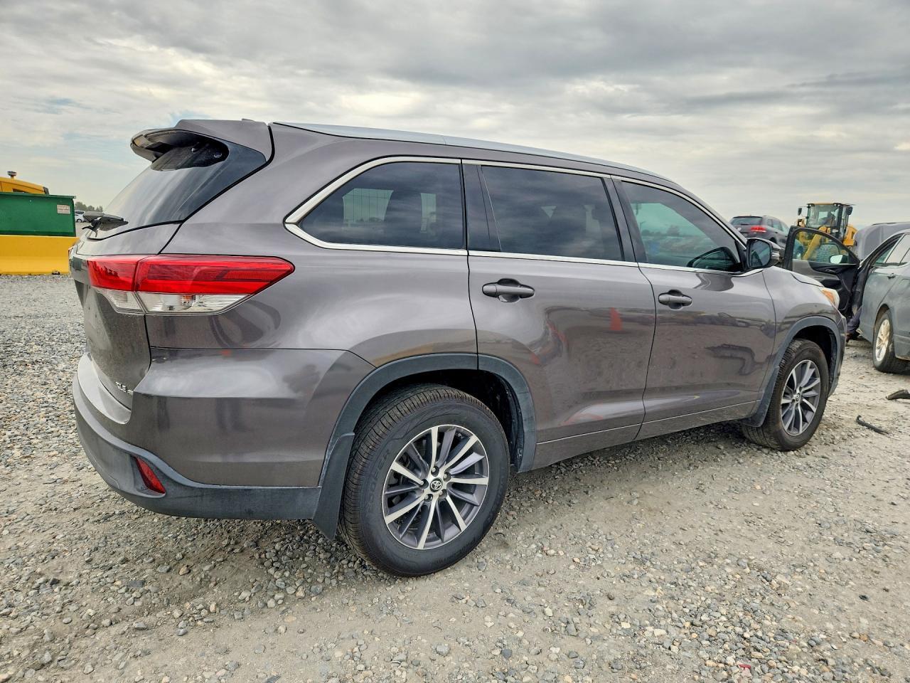 2017 Toyota Highlander Xle - Фото 3