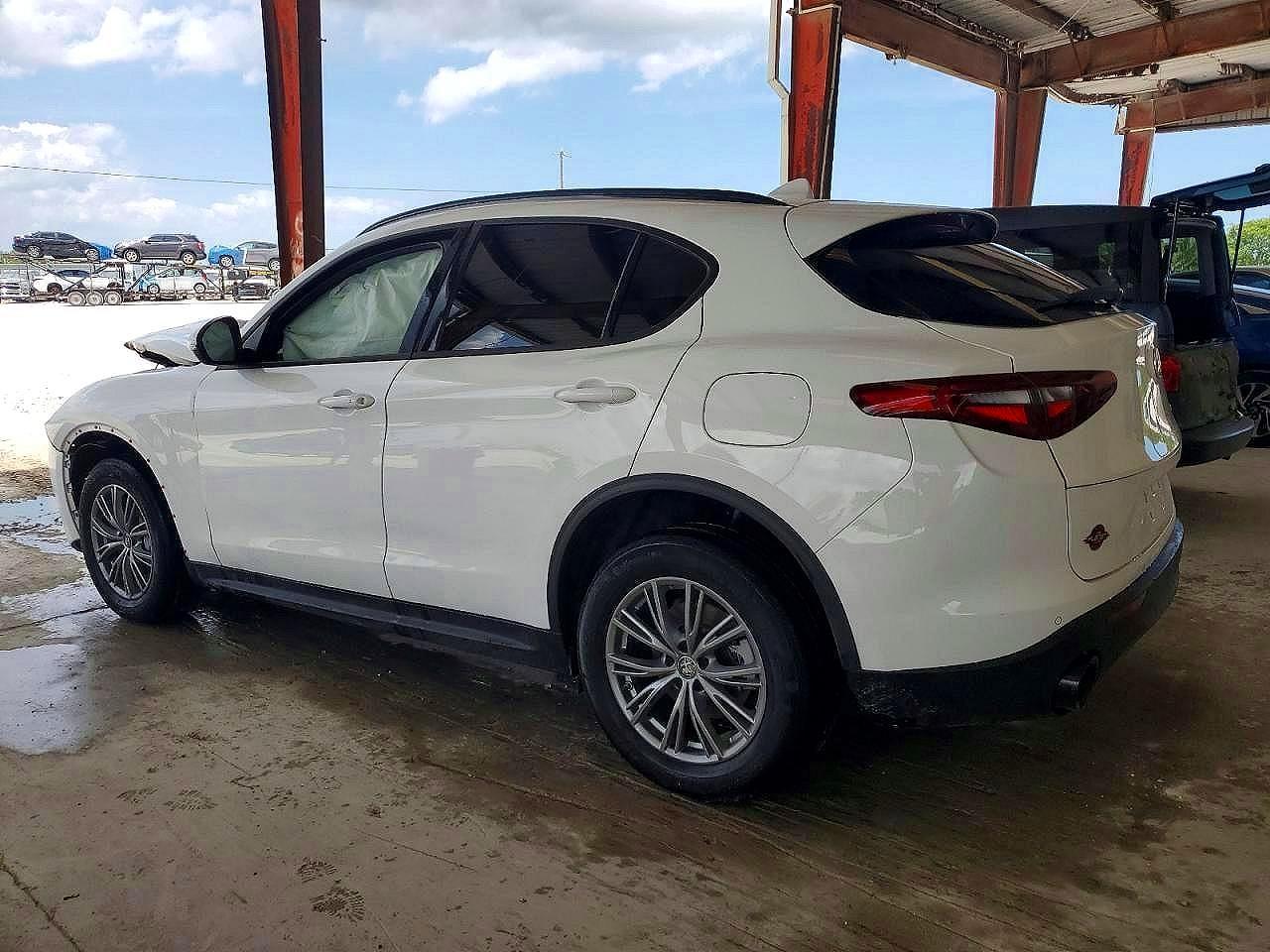 2022 Alfa Romeo Stelvio - Фото 2