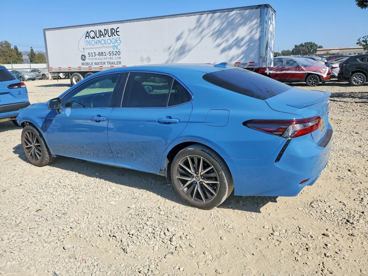 2023 Toyota Camry Se - Image 2